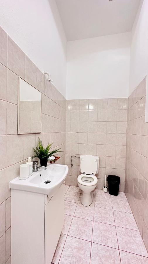 Jozsef 18 Apartment - 5 Mins To New York Cafe Budapest Ngoại thất bức ảnh