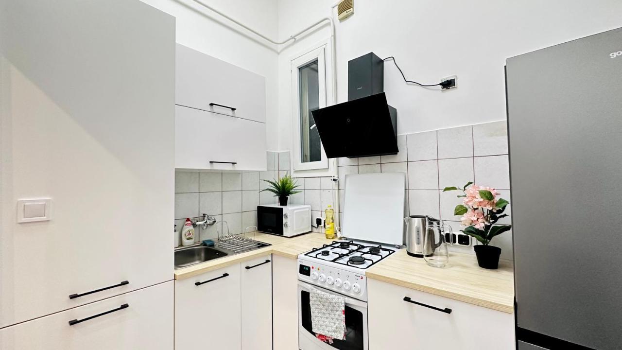 Jozsef 18 Apartment - 5 Mins To New York Cafe Budapest Ngoại thất bức ảnh