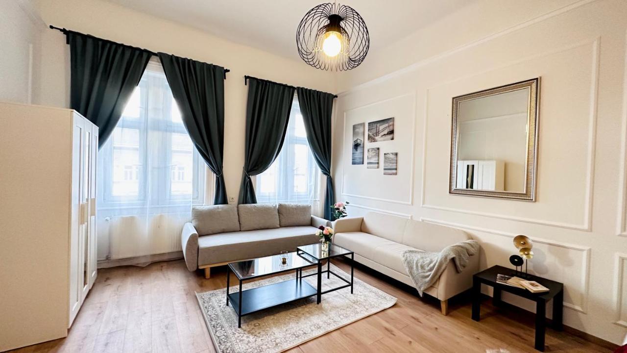 Jozsef 18 Apartment - 5 Mins To New York Cafe Budapest Ngoại thất bức ảnh